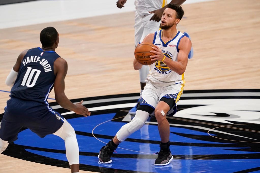 Steph Curry scores 57, makes 11 3s, but Warriors fall to Mavericks