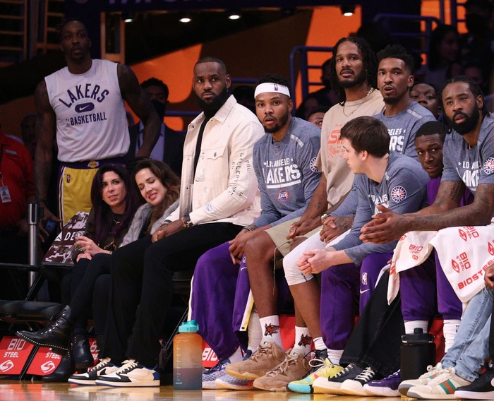 LeBron James nghỉ thi đấu vì chấn thương, Lakers gặp khó