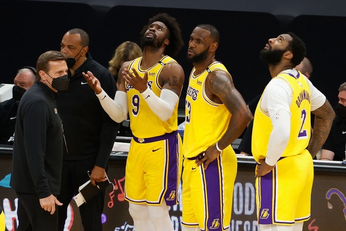 Đứng trước cửa tử, fan ruột của Los Angeles Lakers lên tiếng "hằn học" với đội bóng yêu quý - Ảnh 1.