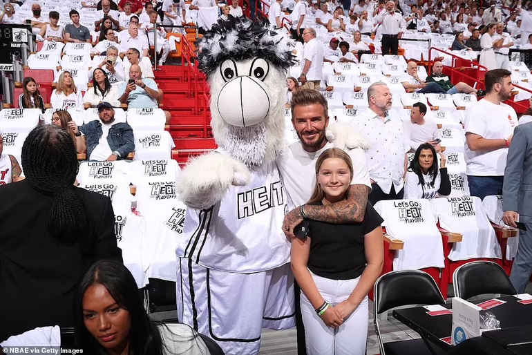 David Beckham đưa con gái cưng đi xem bóng rổ | Báo Dân trí