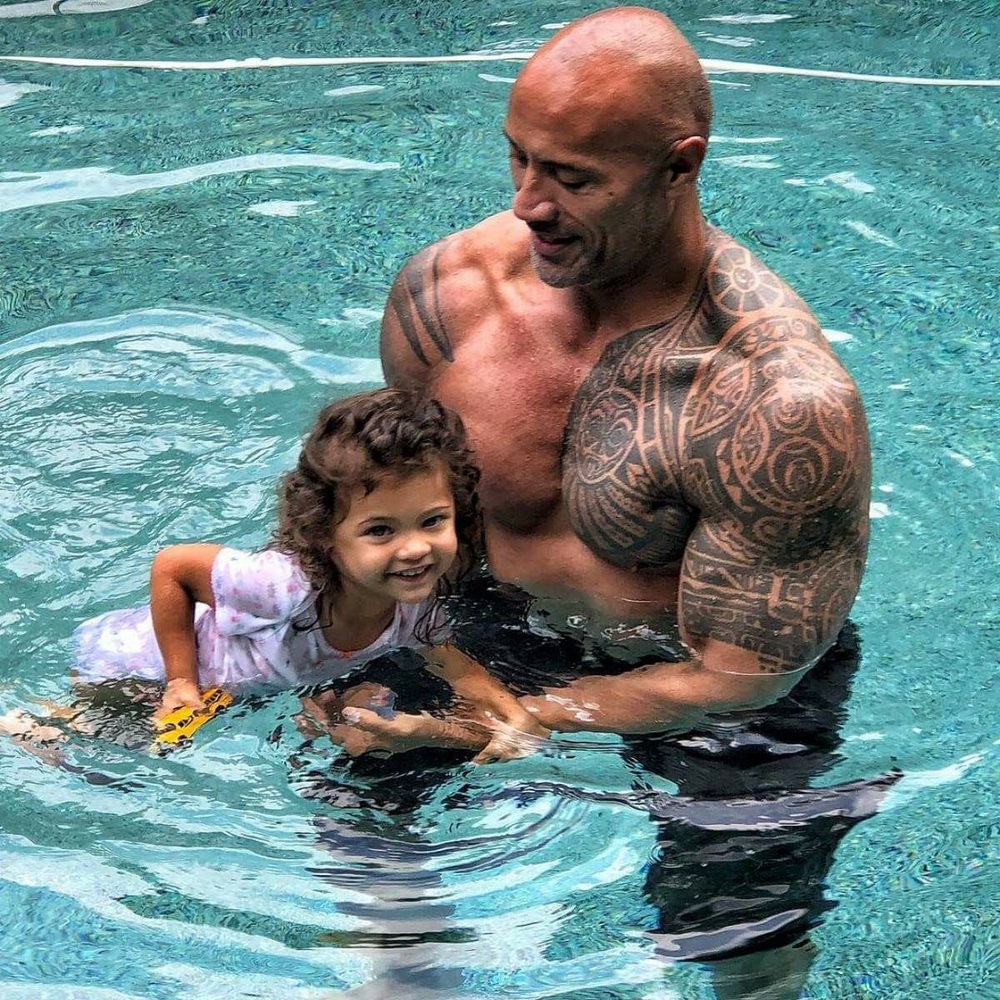 The Rock: The Hollywood giant and the small moments of surprise in front of his wife and children - Photo 14.