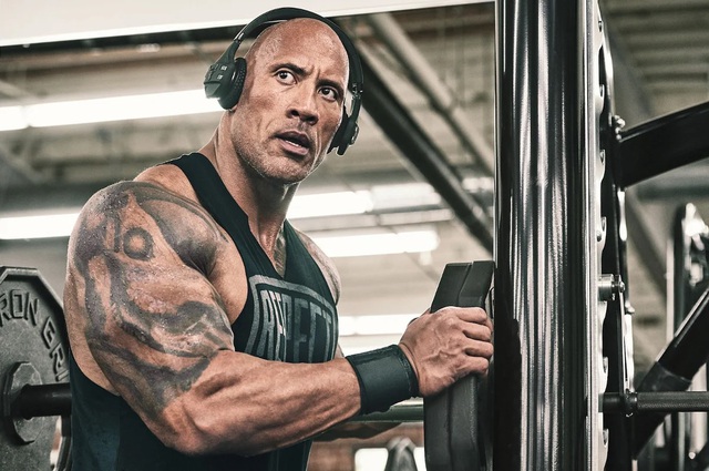 Extreme diet and exercise of the muscular hero The Rock: Get up at 4am to eat 7 meals, load twice as many calories as the average person - Photo 1.