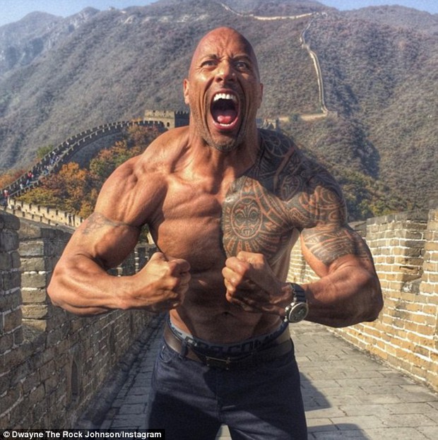 "Giant" The Rock will return to the ring to make history - Photo 2.